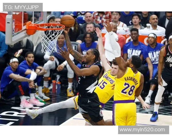 湖人勇士历史交手回顾与分析揭示两队对决的精彩瞬间与战术演变